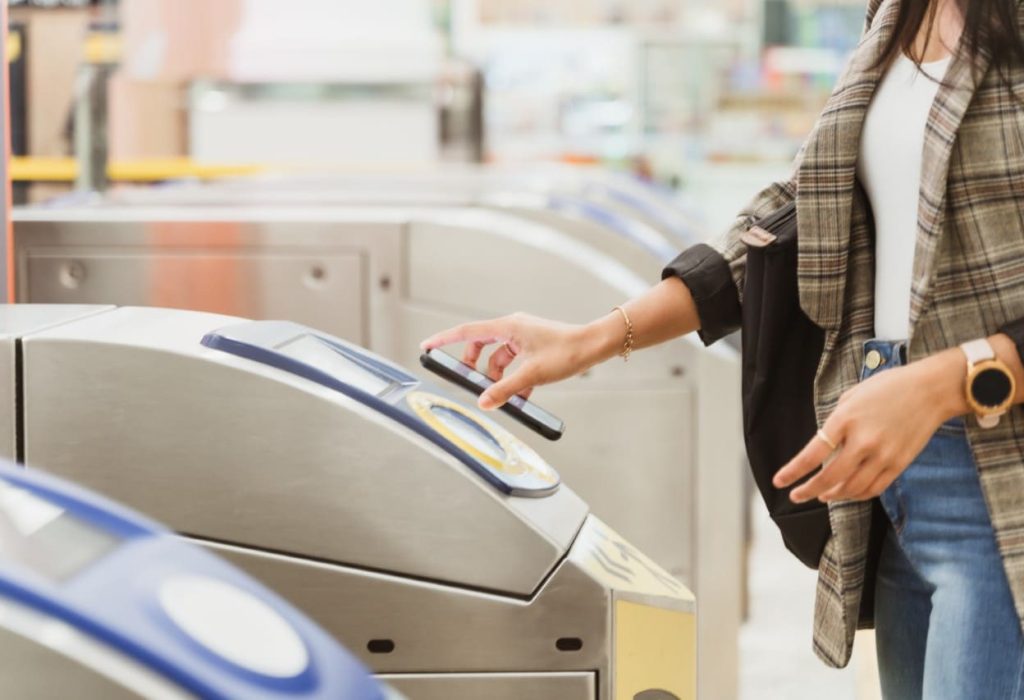 Desde 2020, la red de Visa ha procesado más de 20 millones de transacciones “tap-to-ride” (acercar para viajar) en sistemas de transporte público de América Latina y el Caribe. (Foto Referencial)
