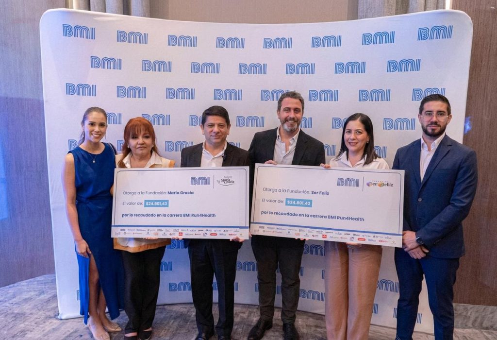 De Izq. a Derecha: Camila Morocho Marketing BMI Ecuador; Pepita de Zevallos directora en Fundación María Gracia; Hugo Álvarez presidente ejecutivo BMI Ecuador Daniel Fernández Manzur Gerente de Sucursal en Guayaquil de BMI del Ecuador; Lissett Ortega directora ejecutiva Fundación Ser Feliz y Esteban Cisneros Gerente de Marketing BMI Ecuador.
