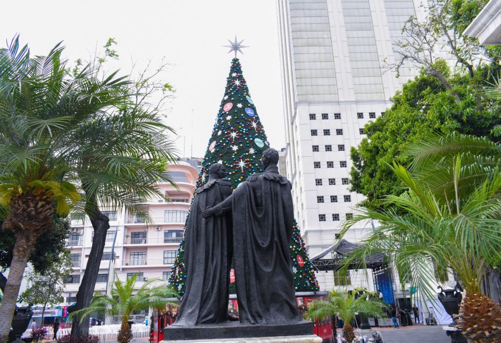 El árbol de la ciudad se iluminó el 7 de diciembre. (Foto Cortesía)