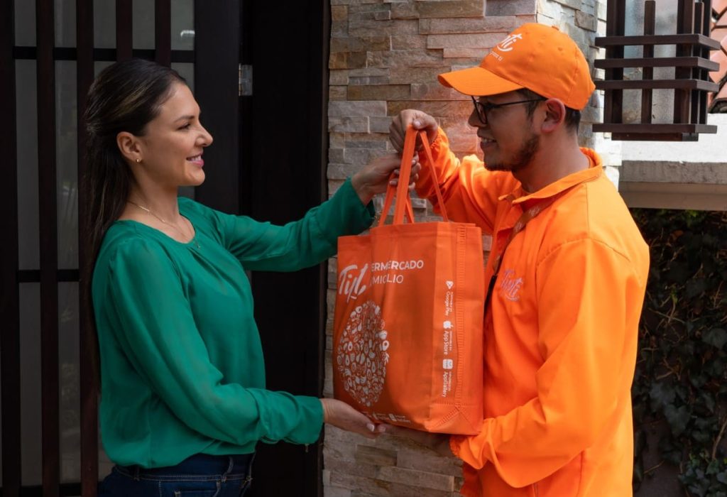 Shoppers gastrónomos en la entrega de compras de supermercados. (Foto Cortesía)